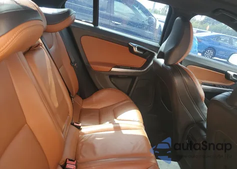 2015 Volvo S60 Platinum z USA, uszkodzony, nr VIN YV140MFMXF2341108